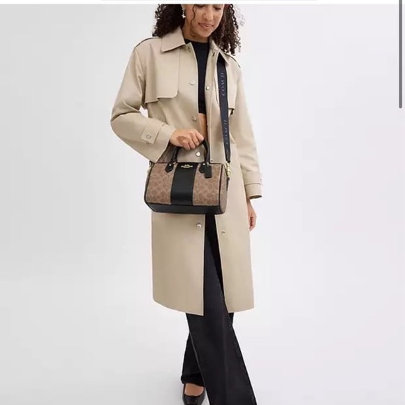 Coach Rowan - Picture 5 of 5